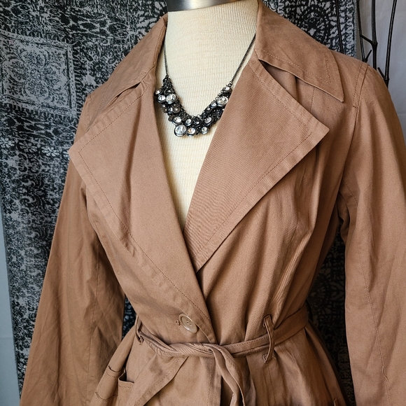 ANTHROPOLOGIE.....STUNNING RUFFLED COAT - Picture 3 of 6